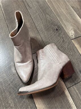 A Rider Girl Dolly Western Ankle Booties